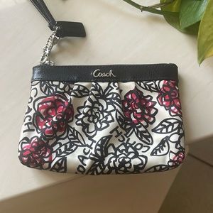 COACH Poppy Daisy Floral Graffiti Wristlet Zip Leather Trim